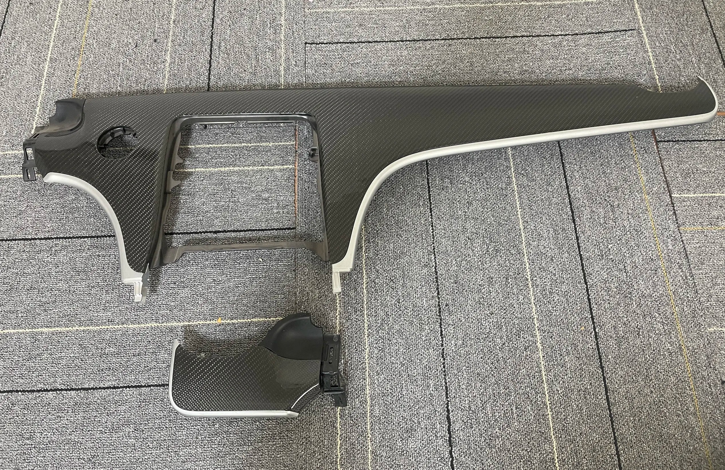 Interior Center Control Panel Made of Real Carbon Fiber for  GLC and C-Class C200 C260L (OLIVER)